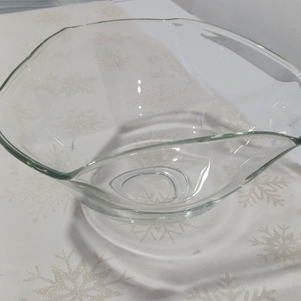Glass bowl with a Shooting Star Pattern